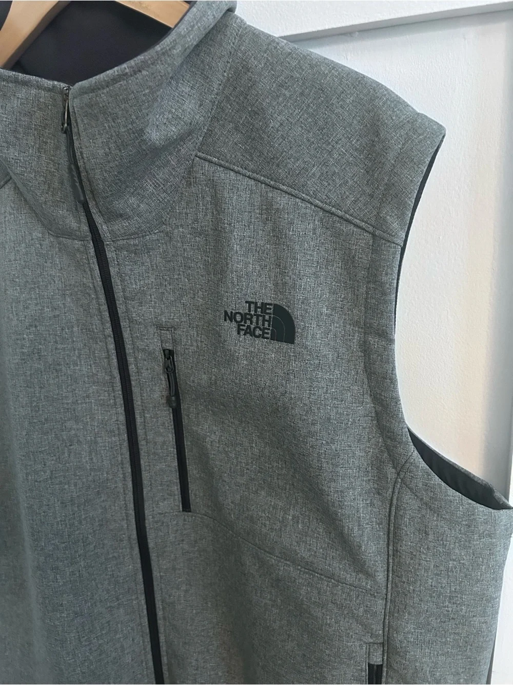 The North Face WindWall Soft Shell Vest in heather gray, Men’s X